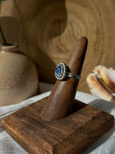 Load image into Gallery viewer, Blue Kyanite Size 5.5