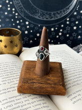 Load image into Gallery viewer, Dual House Valor, Size 6.75