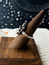 Load image into Gallery viewer, Dual House Valor, Size 6.75