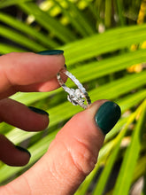 Load image into Gallery viewer, Hibiscus Ring