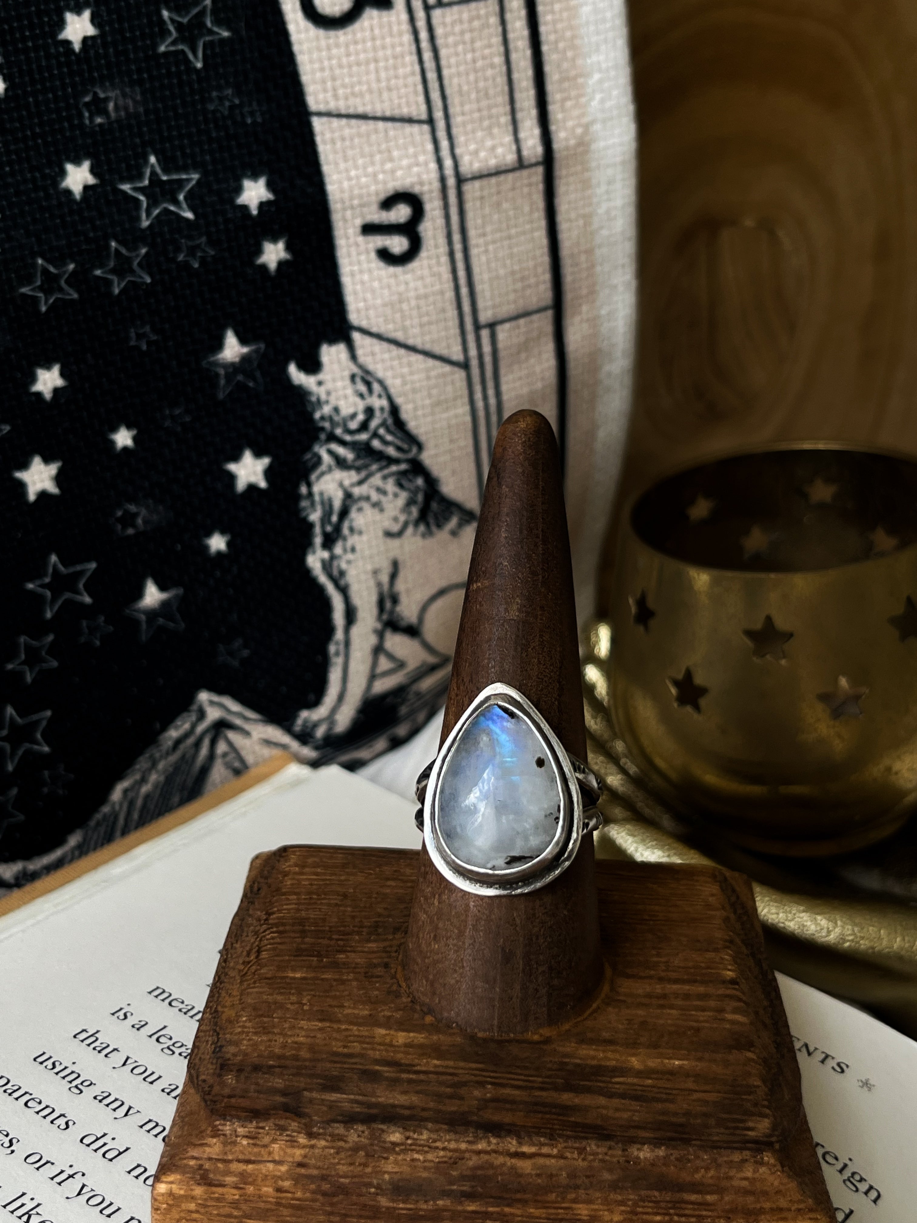 Lunar Glow Moonstone, Size 8.75