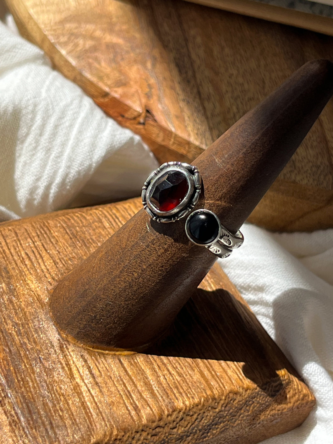 Enigmatic Duo Garnet-Onyx,Size 6.5/7.5