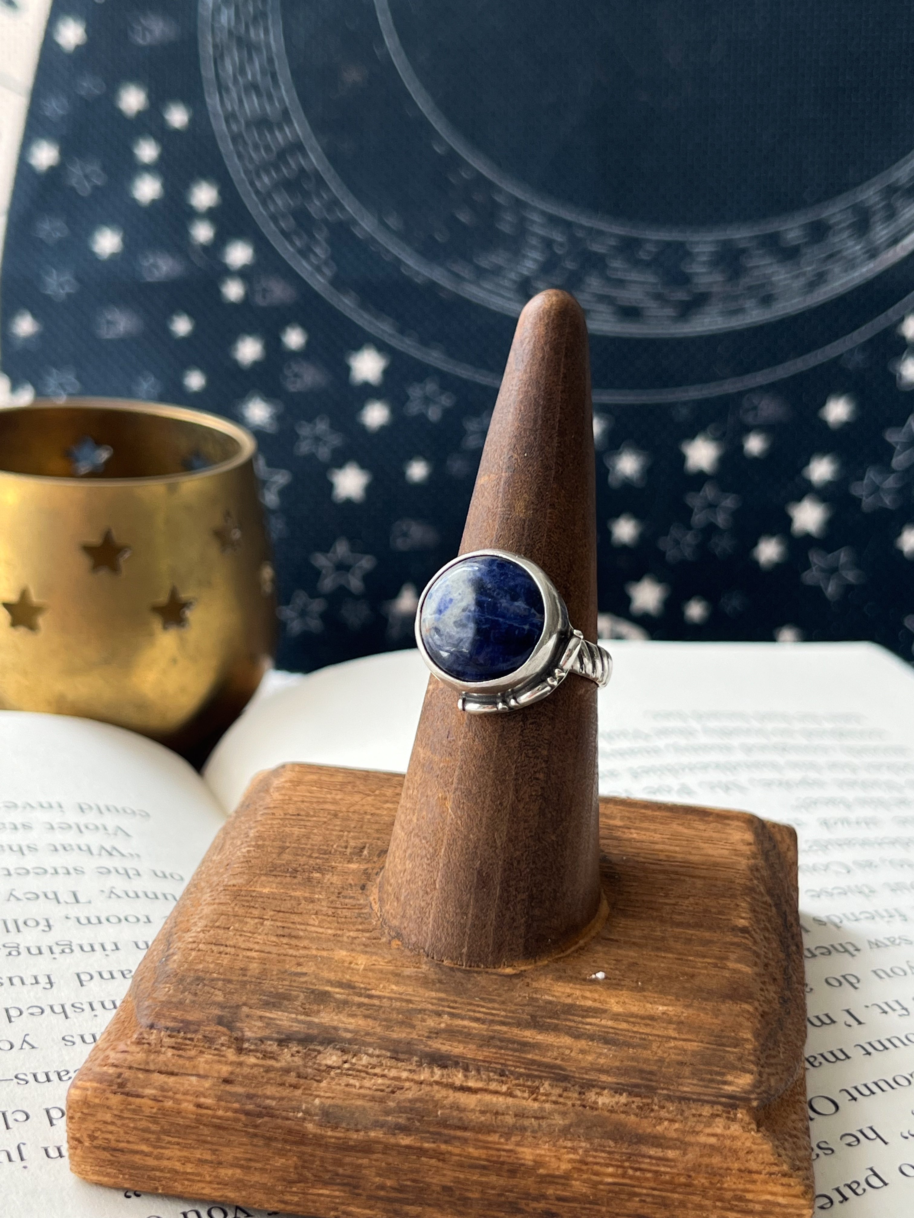 Wise Scholar Sodalite, Size 6.75